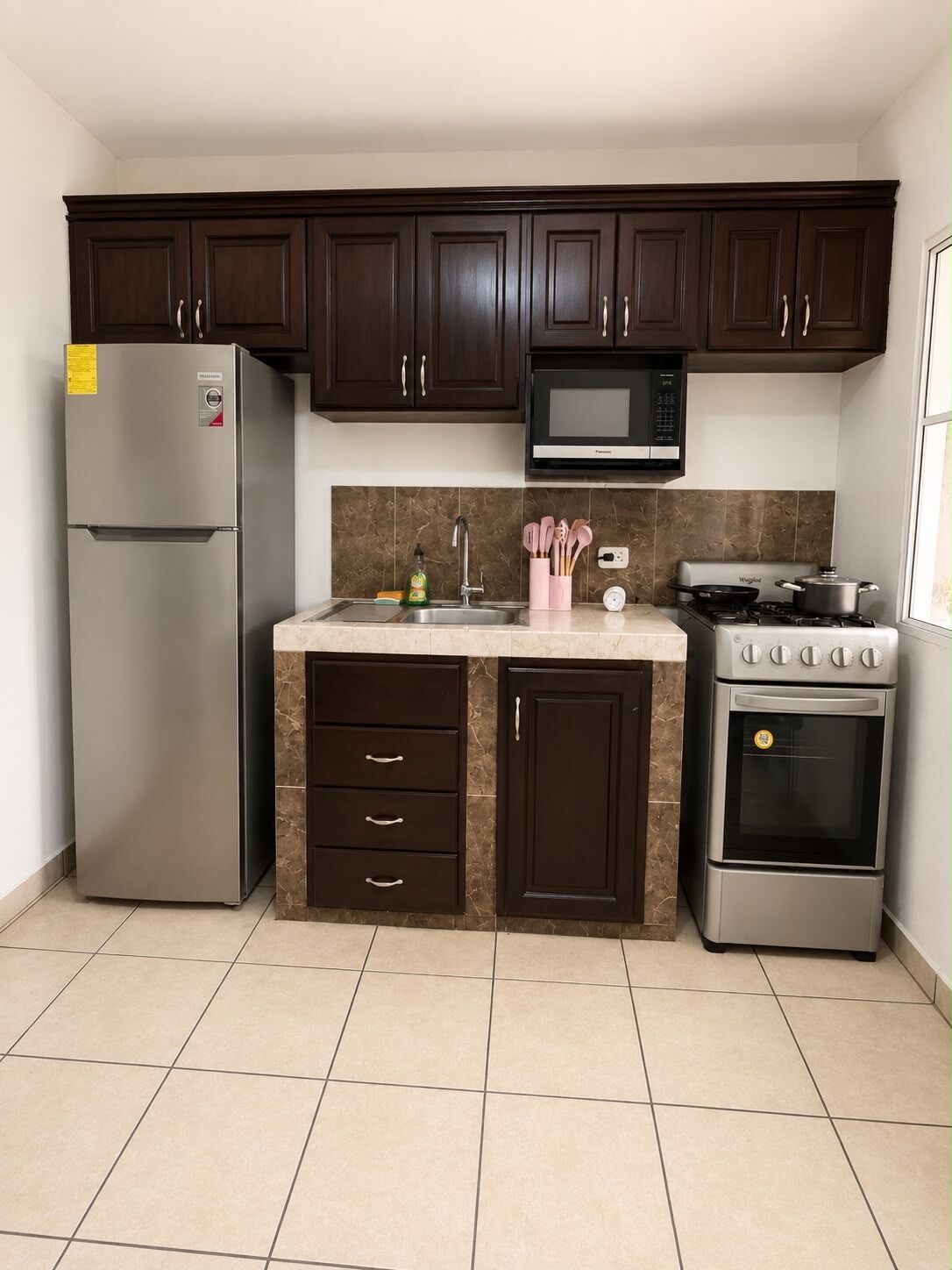 Coffee/tea maker, microwave, oven, cookware/dishes/utensils