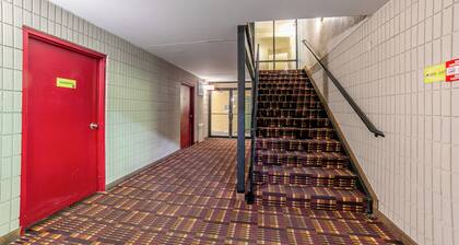 Eureka Springs indoor pool hotel