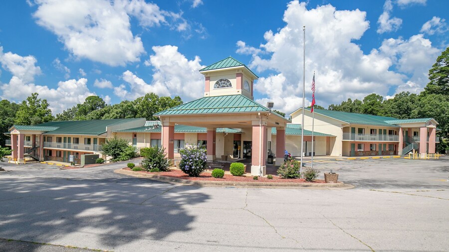 Eureka Springs indoor pool hotel