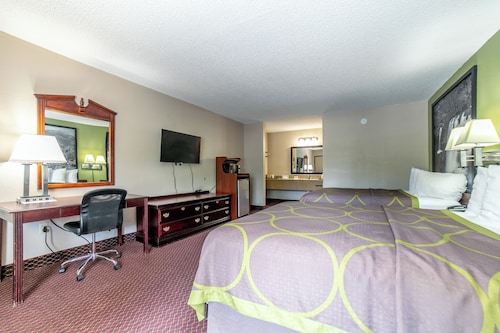 Eureka Springs indoor pool hotel