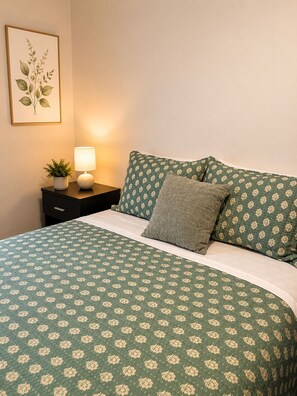 Room - Mins 2 ,UF ,VA ,Airport ,UF Shands,HCA ,SanteFe U (Gainesville)