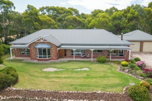 Exterior - Adelaide Hills Country Paradise (Bugle Ranges)