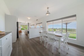 Dining - Adelaide Hills Country Paradise (Bugle Ranges)