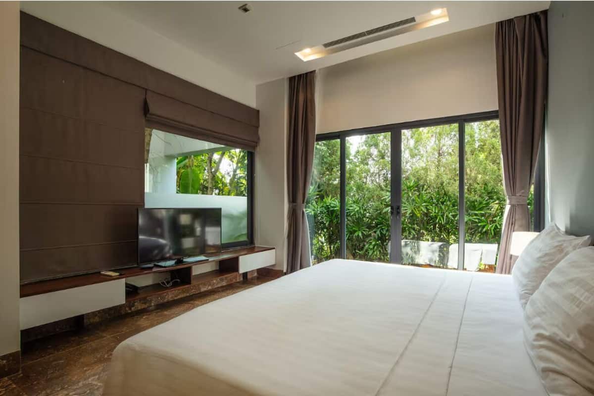 Luxury Villa, Balcony, City View | Blackout drapes, WiFi (free)