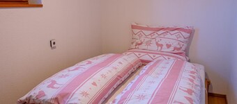 Chalet Seviann 6-Bettwohnung, Dusche, WC 6-Bettwohnung Erdgeschoss by Interhome