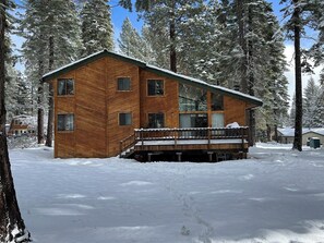 A wooden cabin with a balcony, surrounded by snow-covered trees. - Pinecone Paradise Chalet-Dog Friendly Walk to Lake (Carnelian Bay)