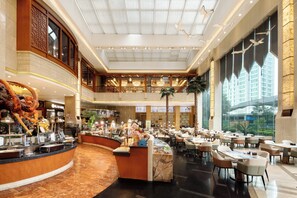 Se ofrece un desayuno bufé todos los días (por un coste adicional)