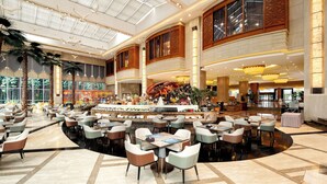 Petit déjeuner buffet servi tous les jours en supplément
