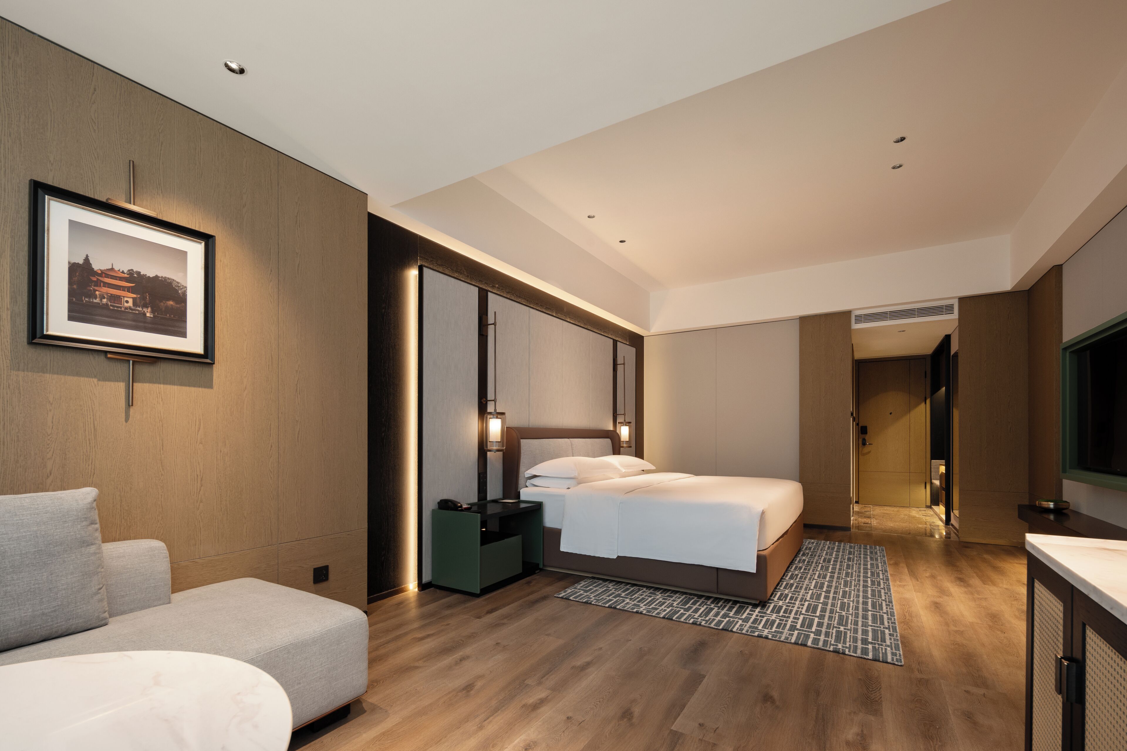 Deluxe King | In-room safe, desk, laptop workspace, soundproofing