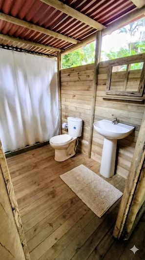 Deluxe-Doppelzimmer, Balkon | Badezimmer