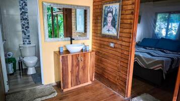 Double Room, Balcony, Garden View | Bathroom