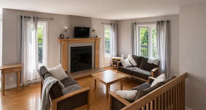 Escape to Our Cozy Waterfront Cottage – Perfect for Families