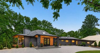 Carob Estate - Dome Covered Pool, Spa, & Natural Spring on 30 private acres!