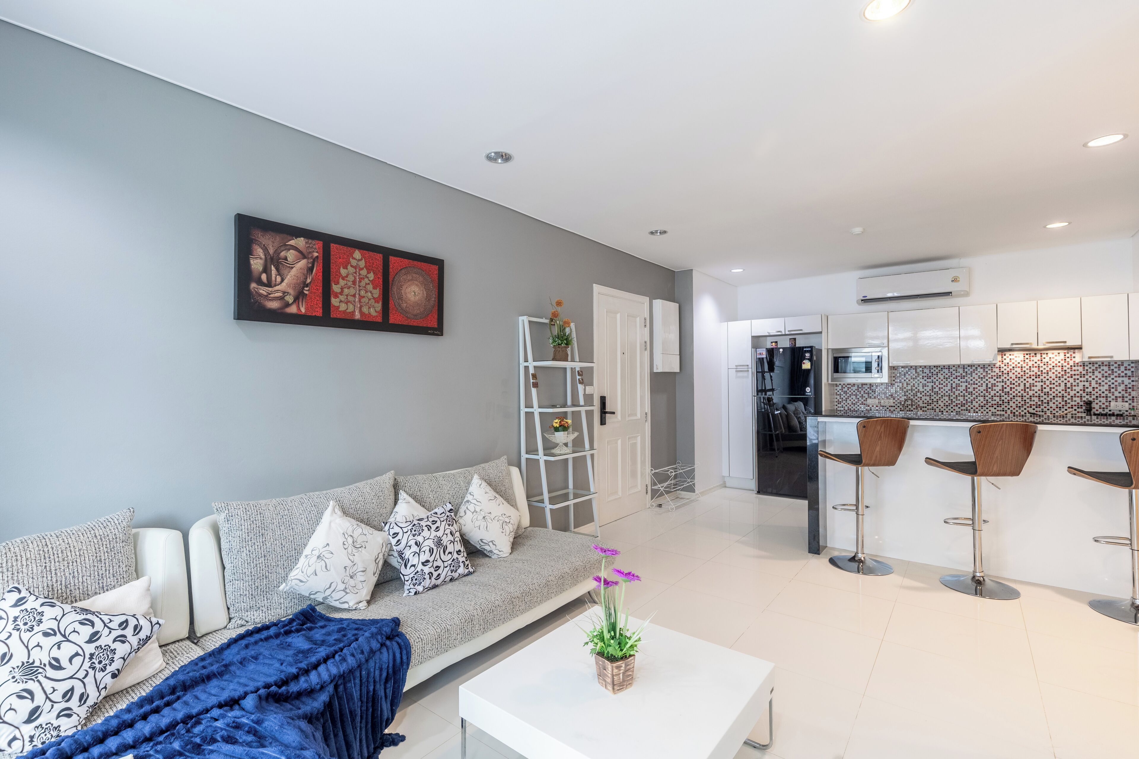 Condo, 3 Bedrooms, Balcony, Pool View | Living area