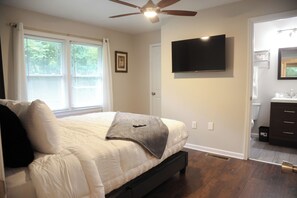 5 habitaciones, tabla de planchar con plancha, wifi y ropa de cama 