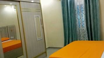 Iron/ironing board, WiFi, bed sheets