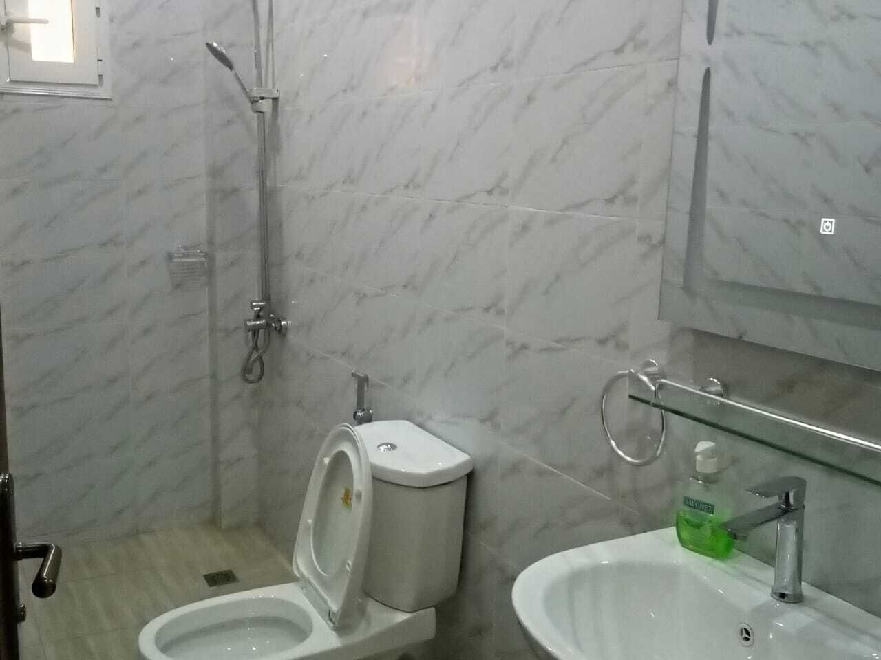 A bathroom with a toilet, bidet, and sink.