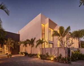 Casa adossada de luxe, balcó, vistes al jardí | Exterior