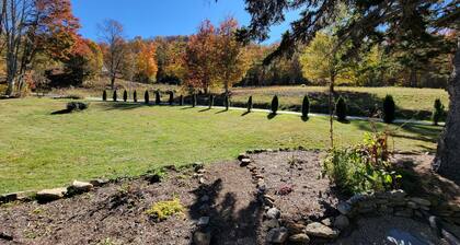 Rhododendron Retreat— Dog-Friendly, Sauna, Mountain Views, Appalachian Trail