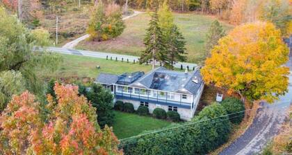Pet-Friendly Mountain Retreat with Sauna, Views & the Appalachian Trail Nearby