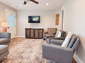 Smart TV - Waterfront Retreat - 10 Min to Parris Island (Beaufort)