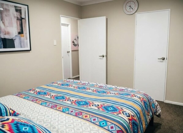 House, 3 Bedrooms | Desk, WiFi (free) - Stylish Trentham Retreat  (Upper Hutt)