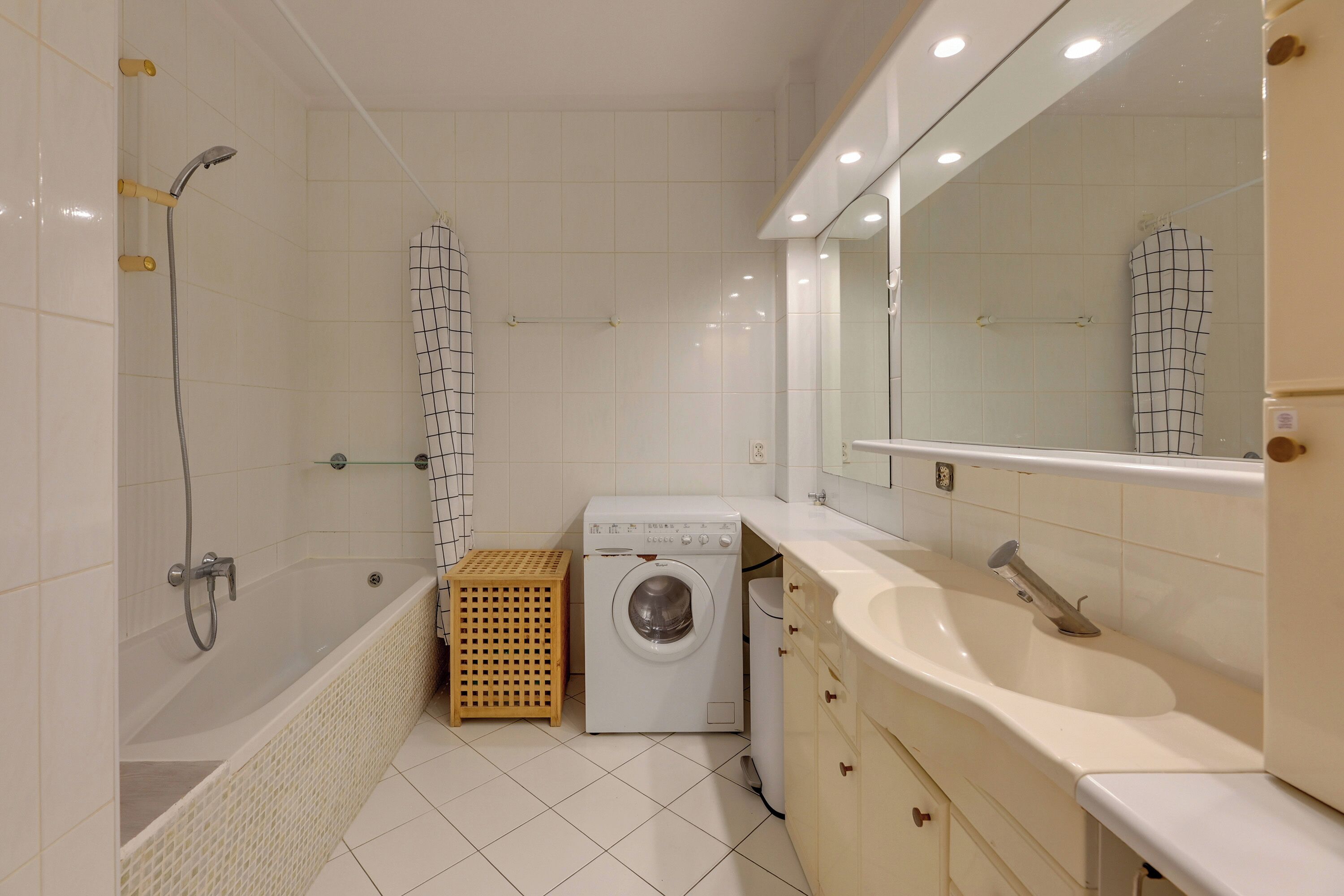 Comfort Apartment | Bathroom