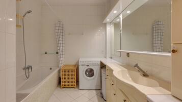 Comfort Apartment | Bathroom