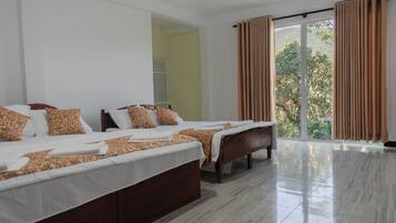 Iron/ironing board, WiFi, bed sheets