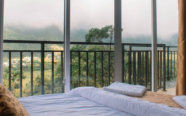 Cozy 4 bedroom 4 bathroom Bungalow Located on in the Tea estate of Sri Lanka
