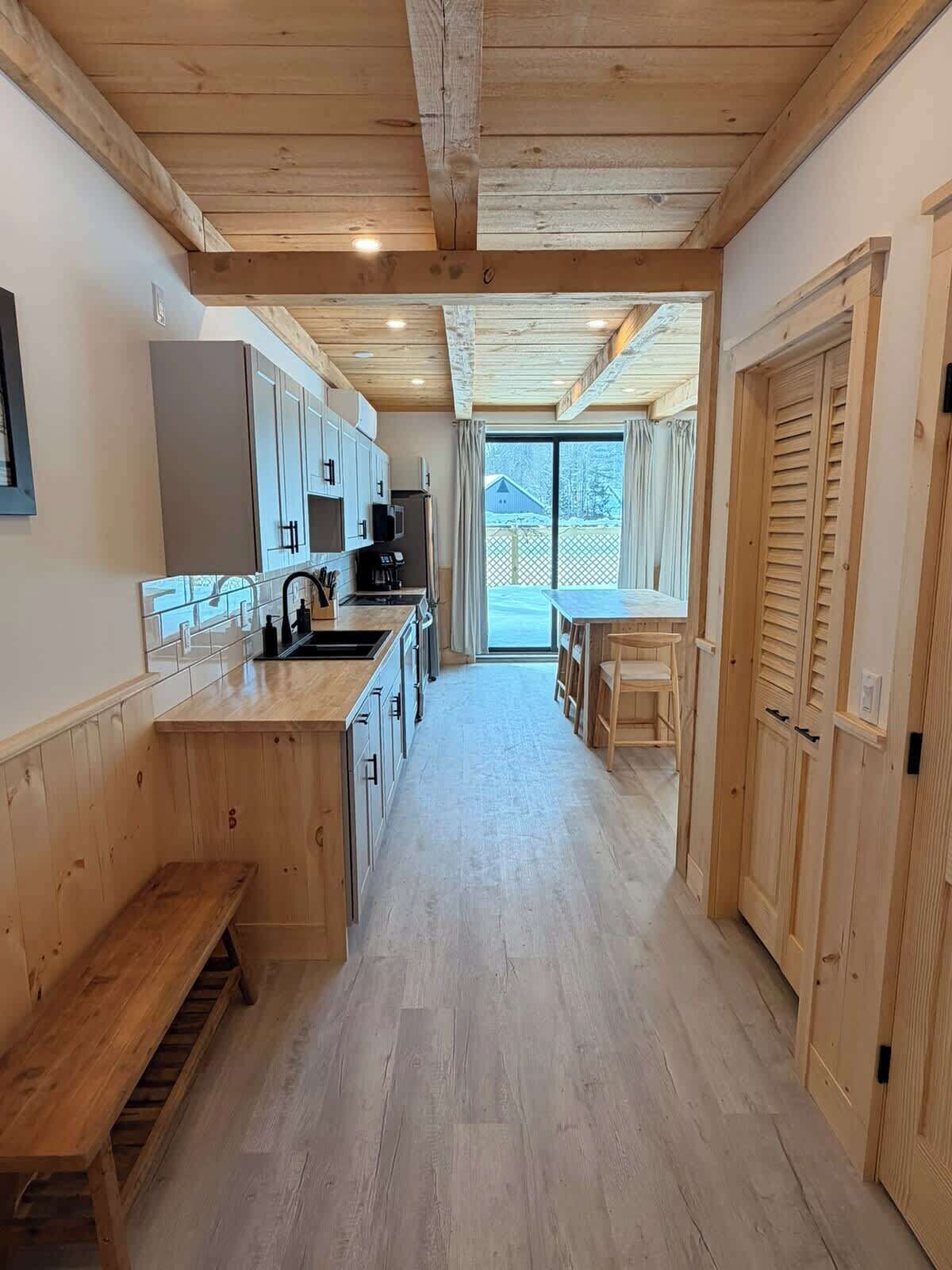 Kaffetrakter/tekoker, kjøleskap, mikrobølgeovn og ovn