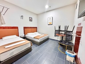 Family Triple Room - The Ardens Hotel - Taman Desa Cemerlang (Ulu Tiram)