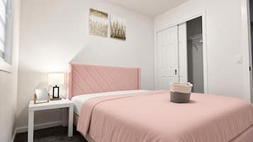 Iron/ironing board, free WiFi, bed sheets