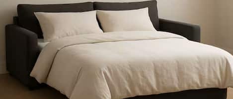 2 bedrooms, iron/ironing board, travel crib, WiFi (free)