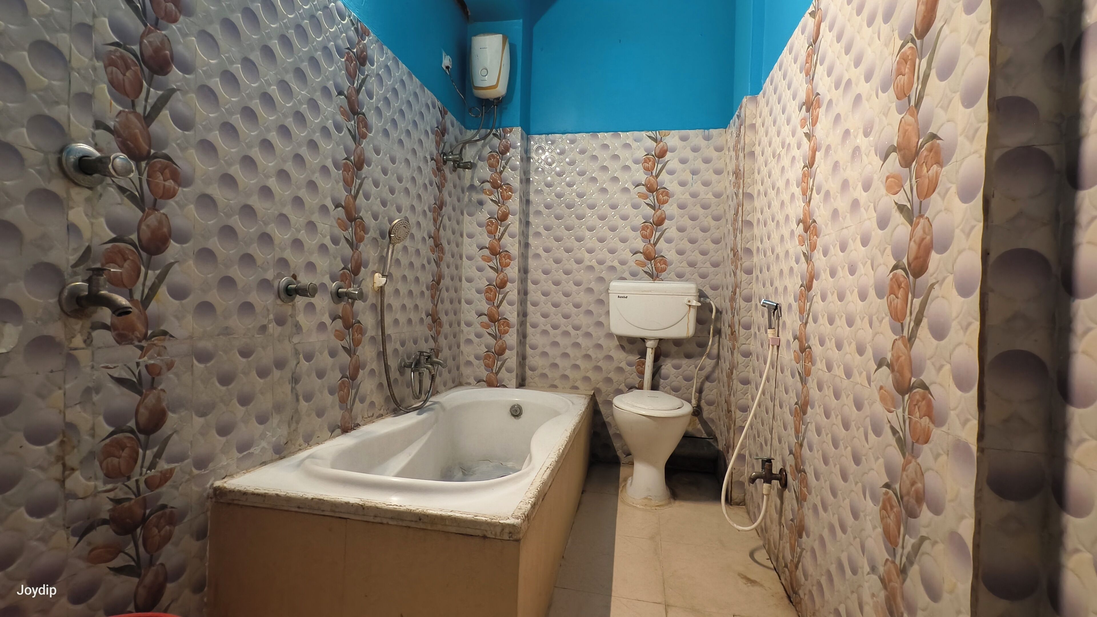 Premium Room | Bathroom | Soap, shampoo, toilet paper