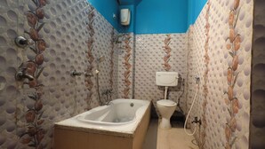 Premium Room | Bathroom | Soap, shampoo, toilet paper