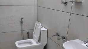 Quarto luxo | Banheiro | Chuveiro, toalhas de banho