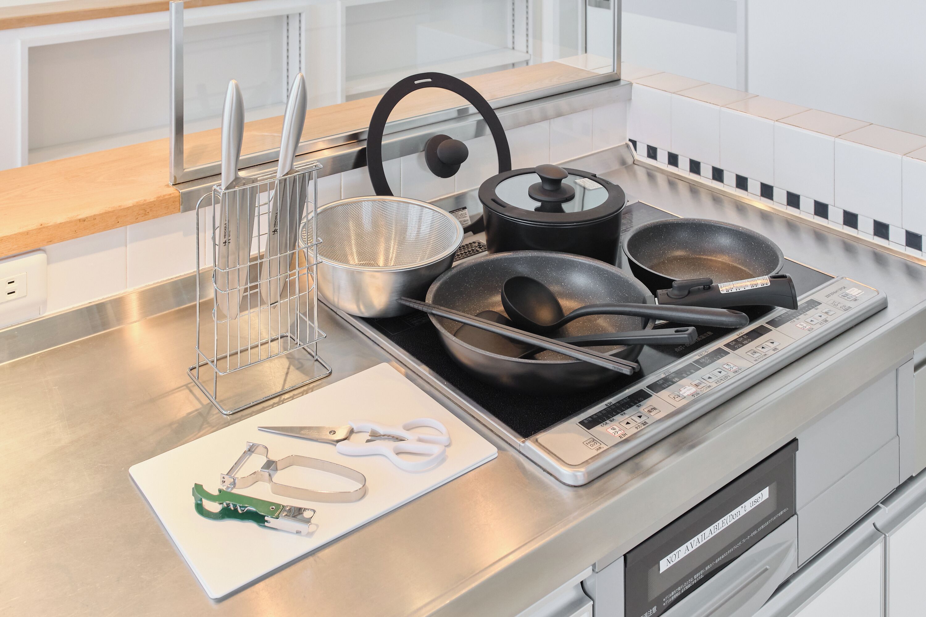 ハウス | 専用キッチン | 大型冷蔵庫、電子レンジ、コンロ、炊飯器