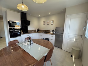Private kitchen - Anthésim 10 Sets: The Cotentin - Air Conditioning & Green'Up VE Outlet (Saint-Floxel)