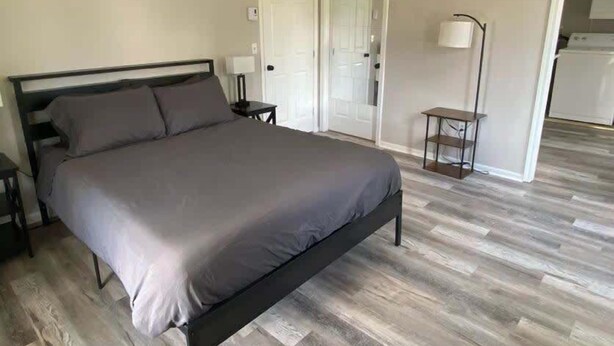 Desk, WiFi, bed sheets
