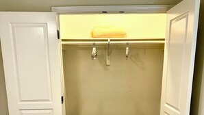 A bedroom with a bed, a wardrobe, and a hanging light fixture. - CasaDeCarrion: 30+Day Extended Corporate Stay Fully Furnished 3bd/2.5ba (San Antonio)