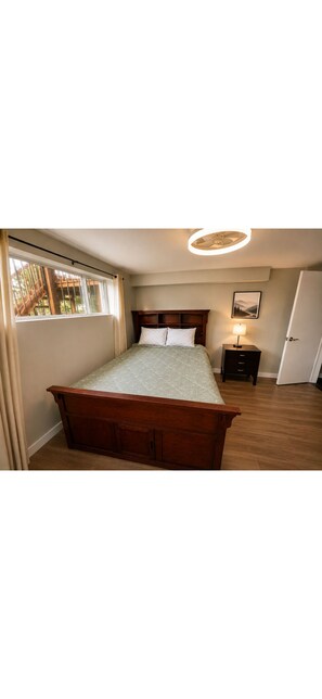 Iron/ironing board, WiFi, bed sheets - Private Basement Stay in Aurora (Aurora)