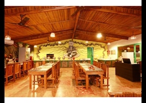 Bữa sáng buffet hàng ngày với phụ phí nhỏ 