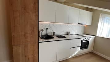 Kamar Double | Dapur pribadi | Lemari es, microwave, oven, dan kompor
