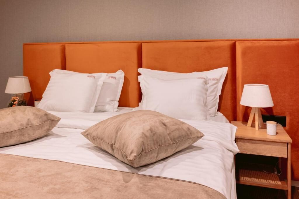Zimmersafe, schallisolierte Zimmer, Bügeleisen/Bügelbrett