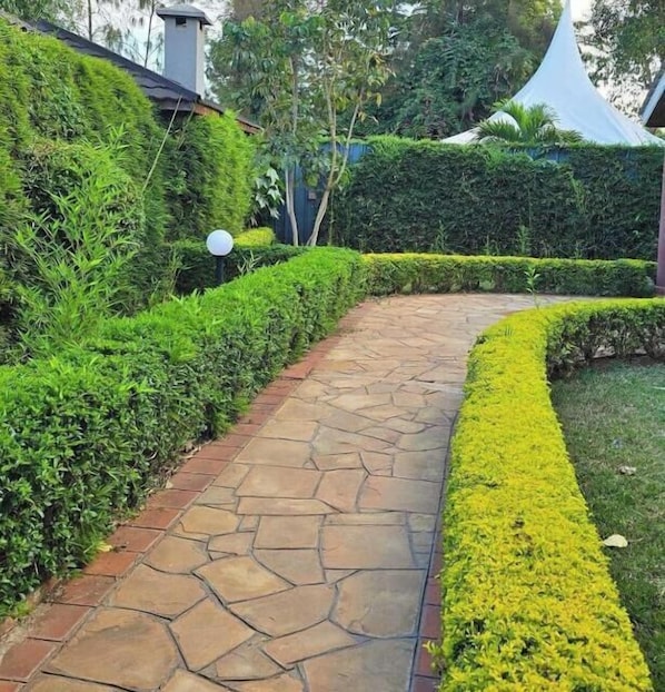 Garden - Castle Gardens Hotel (Nairobi)