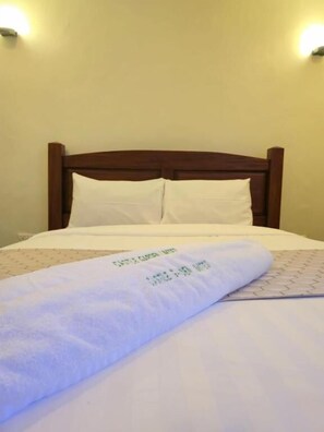 Deluxe Double Room | WiFi (free), individually decorated, individually furnished, bed sheets - Castle Gardens Hotel (Nairobi)