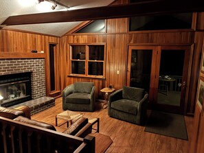 Living area - A secluded luxury retreat on 20 private acres. Greenbrier Ridge Hideaway. (South Bloomingville)