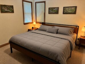 2 bedrooms, WiFi, bed sheets - A secluded luxury retreat on 20 private acres. Greenbrier Ridge Hideaway. (South Bloomingville)