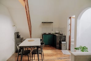 Habitación familiar, vistas a la montaña | Restauración